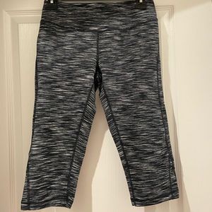 Zella 2 pairs of cropped leggings size small